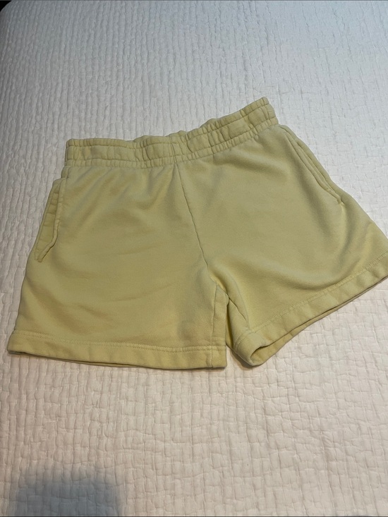 Wilfred Pants - Aritzia Wilfred Pale Yellow Elastic Waist Athletic Shorts - size XS